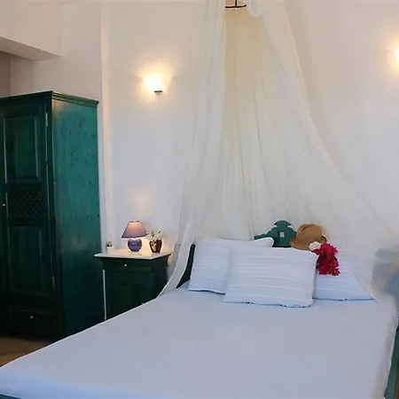 Hotel Vrachia &